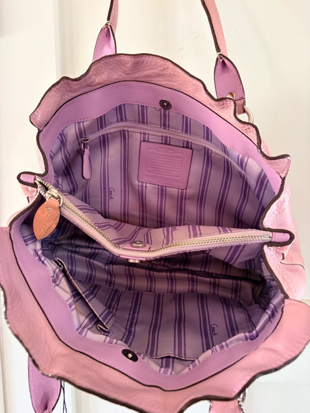 Lavender Coach leather purse - Picture 3 of 9